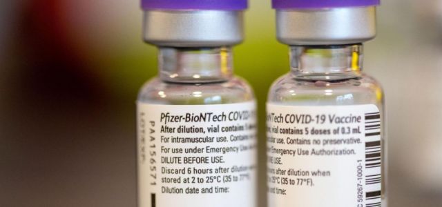 Pfizer asegura que "probablemente" sea necesaria una tercera dosis de la vacuna