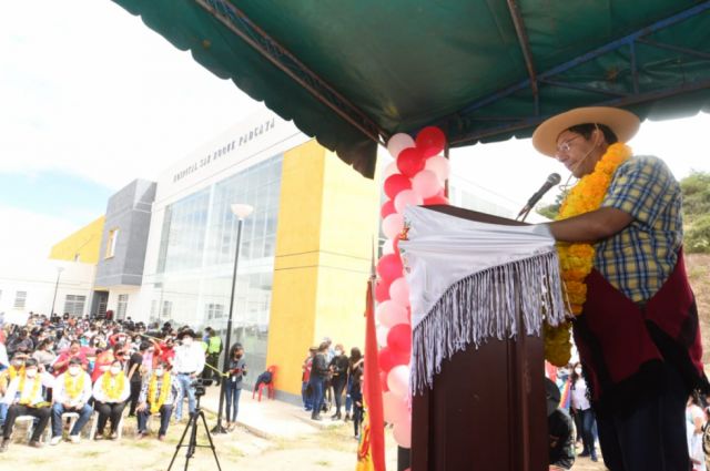 Luis Arce entrega centro de salud en Padcaya