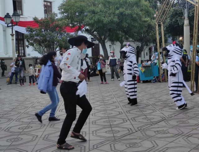 La participación se extendió a todo el que quería bailar.