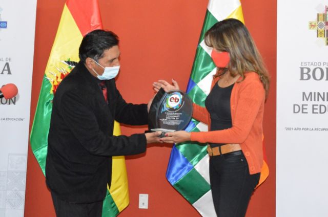 Ministerio de Educación reconoce a Bolivia TV por su apoyo a la transmisión de la franja Educa Bolivia 