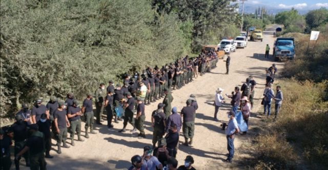 Más de 180 policías limpiaron los márgenes del río Guadalquivir en Tarija