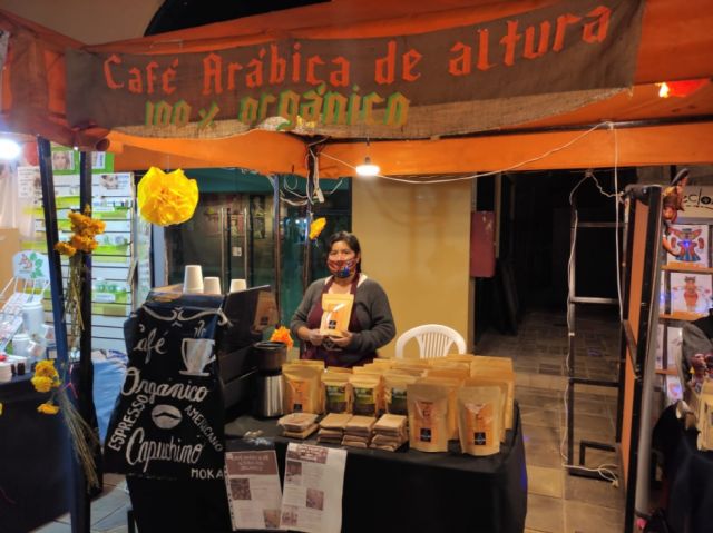 Café Arábica de Altura, traído desde Caranavi, Los Yungas.