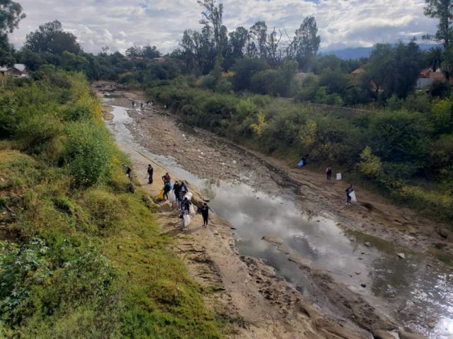 Cerca de 400 personas participaron de la limpieza del río Guadalquivir en Tarija