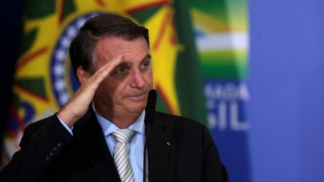 Bolsonaro advierte sacar las FFAA contra toque de queda