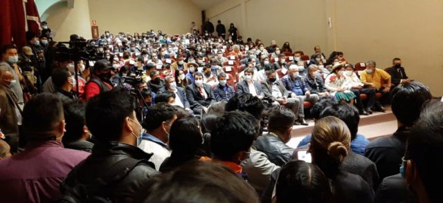 Acto de entrega de credenciales es criticado por falta de medidas de bioseguridad en Tarija