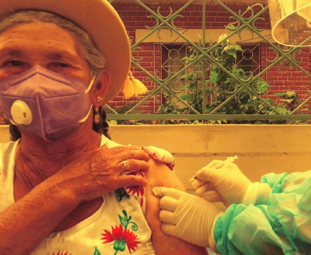 Inicia vacunación para personas mayores de 60 años en Cercado - Tarija 