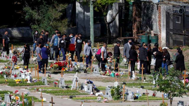 "No hay camas": Evalúan endurecer las restricciones en Buenos Aires ante el colapso del sistema sanitario por la pandemia