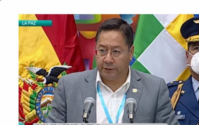 Luis Arce promulga Ley para agilizar los procesos de adopción de menores de edad