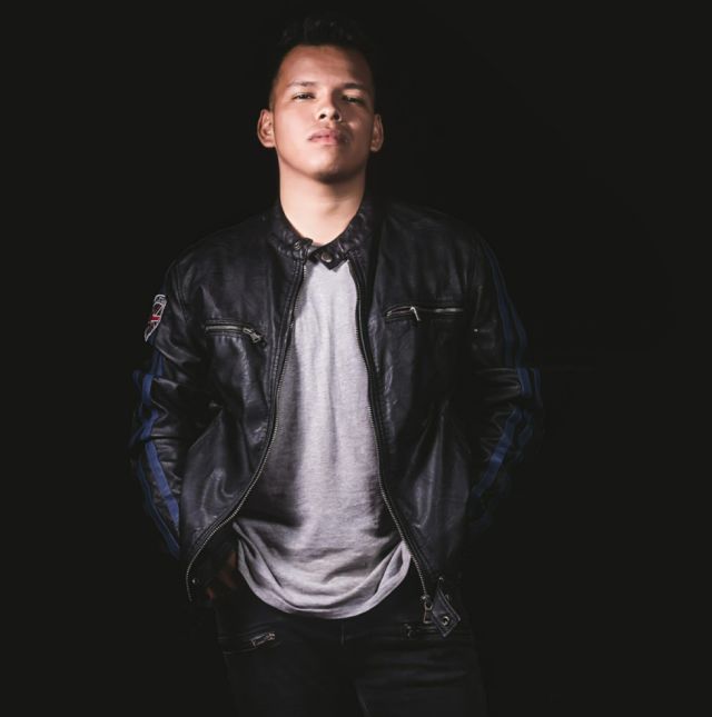 Jonatan Rapu, del piano al canto