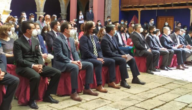 Alcalde Arias posesiona a su gabinete