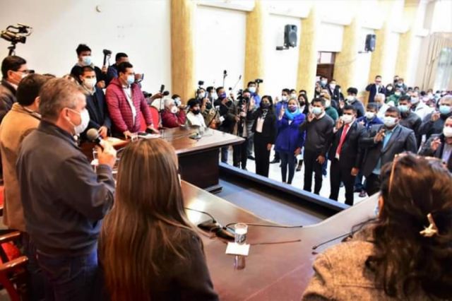 Carlos Brú posesionó a su gabinete 