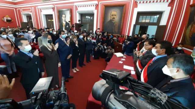 Montes posesiona gabinete  y le da “libertad” de gestión