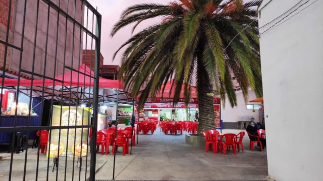 El patio al aire libre.