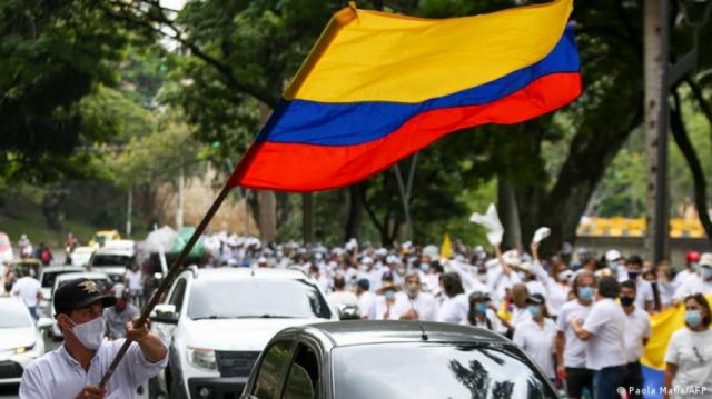 Colombia mantiene protestas por violencia policial