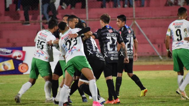 Aurora superó a Real Tomayapo 2-1 en el IV Centenario