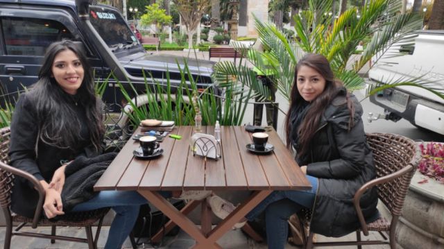 Fue una tarde de amigas para Belén Claure y Tania Avendaño. 