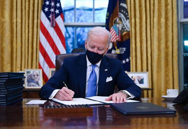 Biden firma el proyecto de ley de delitos de odio Covid