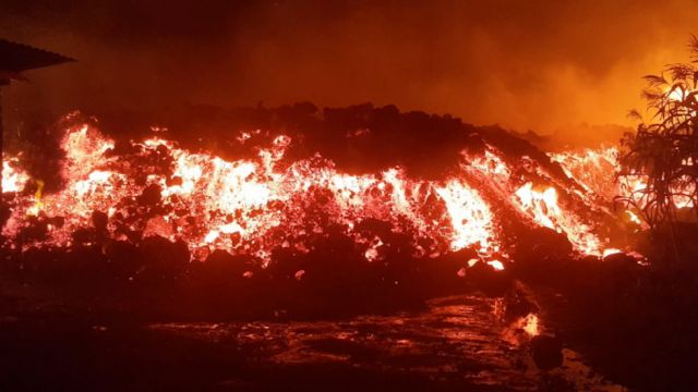Flujos de lava del monte Nyiragongo destruyen edificios en la ciudad de Goma, República Democrática del Congo, 22 de mayo de 2021.