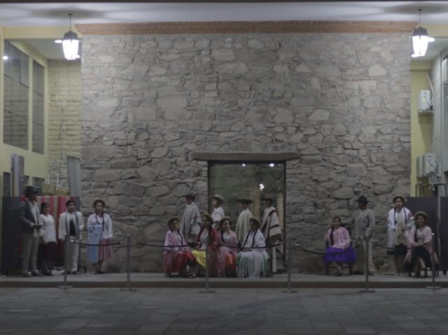 Toda la escena del museo viviente.