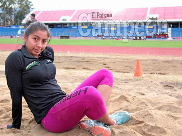 Valeria Quispe se alista para viajar al Sudamericano en Guayaquil