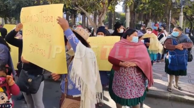 Trabajadores eventuales piden reactivación del PEU en Tarija