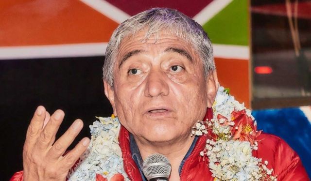 Arias: buscan hincarnos, pero yo no me voy a hincar