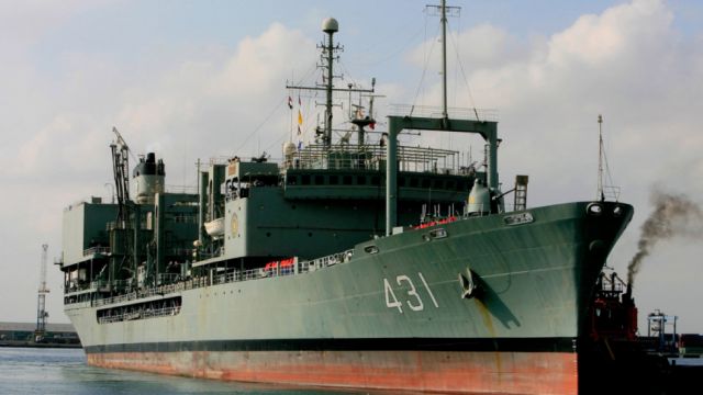El buque de apoyo de la Armada iraní Kharg.