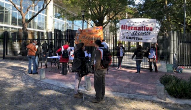 Buenos Aires: Docentes inician semana de paro
