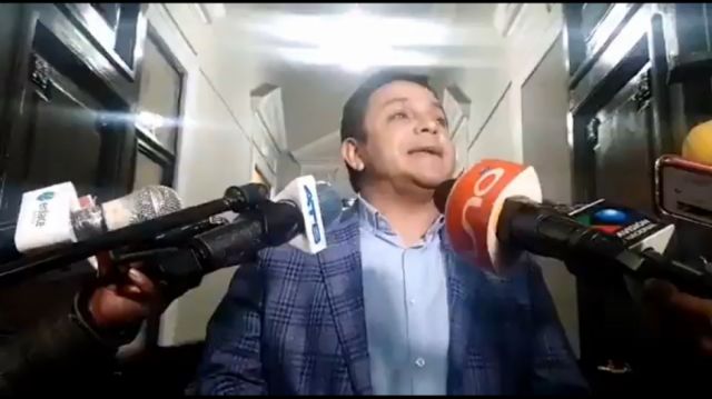 Senador de Creemos pide disculpas por pelea con parlamentario del MAS
