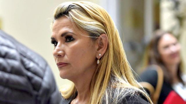 Jeanine Áñez dice sentirse ‘en total indefensión’