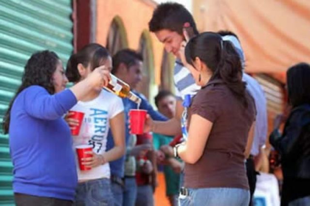 Pandemia, jóvenes entre 21 y 35 años elevan nivel de solicitudes de información sobre alcoholismo
