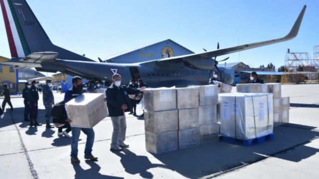 Arriban a Bolivia 150.000 vacunas AstraZeneca