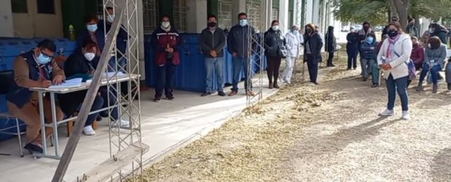 En segundo día de paro, trabajadores en salud de Tarija se reúnen con la Defensoría del Pueblo