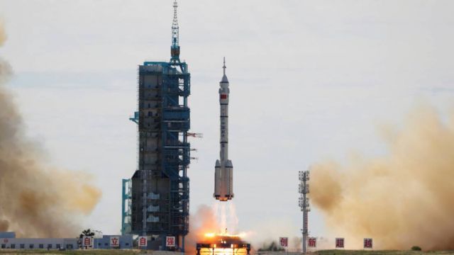 Lanzamiento de la nave espacial Shenzhou-12, despegó desde el Centro de Lanzamiento de Satélites de Jiuquan, en la provincia noroccidental de Gansu. 17 de junio del 2021.