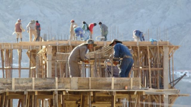 Constructores en alerta por obras  paralizadas y suba de materiales