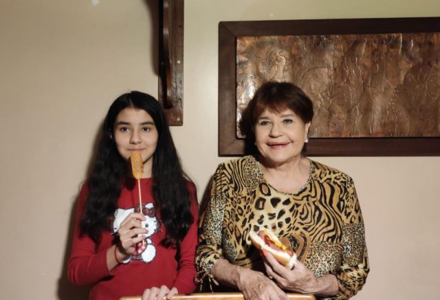 Andrea Ríos con su abuela Sylvia Barrenechea. 