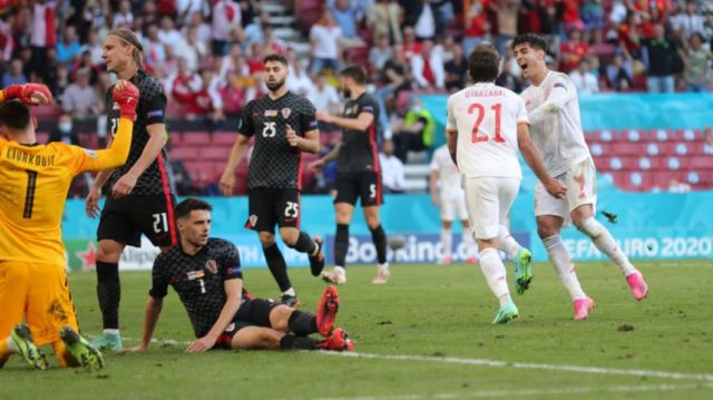 En un partido con una lluvia de goles, España venció a Croacia