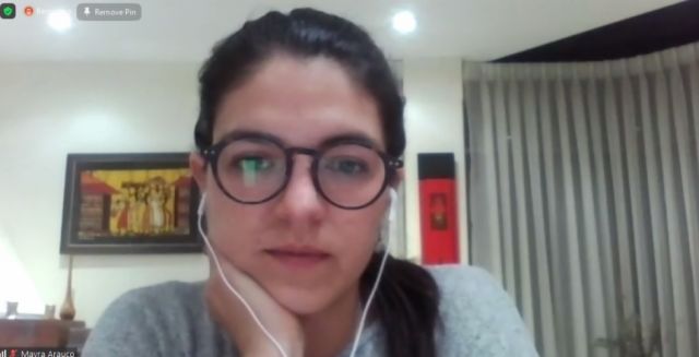 La reunión duró una hora y media.