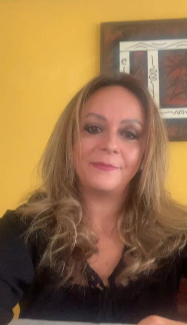 Ángela Buhezo.