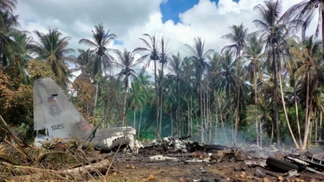 Avión militar filipino se estrella, hay 50 muertos