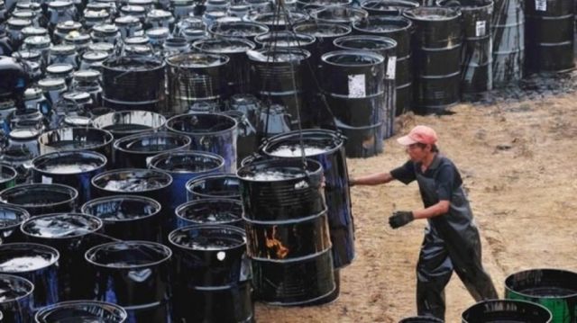 Caen los precios del petróleo Brent