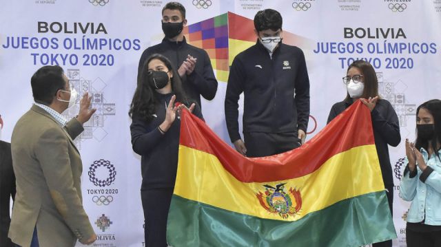 Deportistas olímpicos recibieron la tricolor para llevar a Tokio