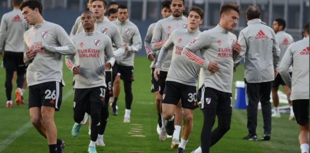 River Plate pone en juego su  candidatura ante Argentinos