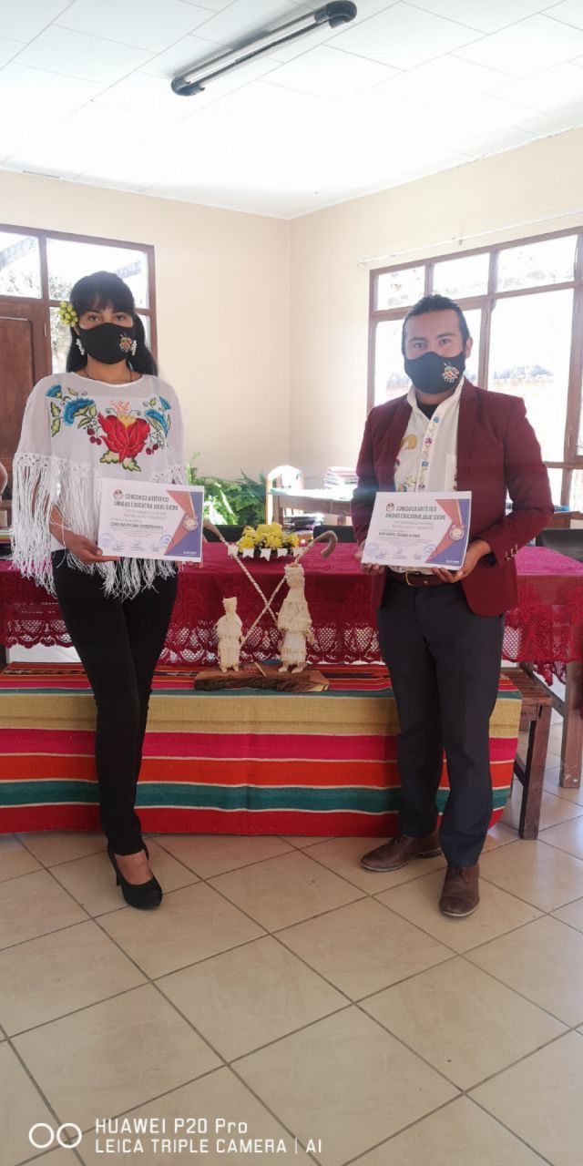 Reconocimiento a los organizadores Carolina Antonio y Juan Ovando por la Alcaldía de San Lorenzo.