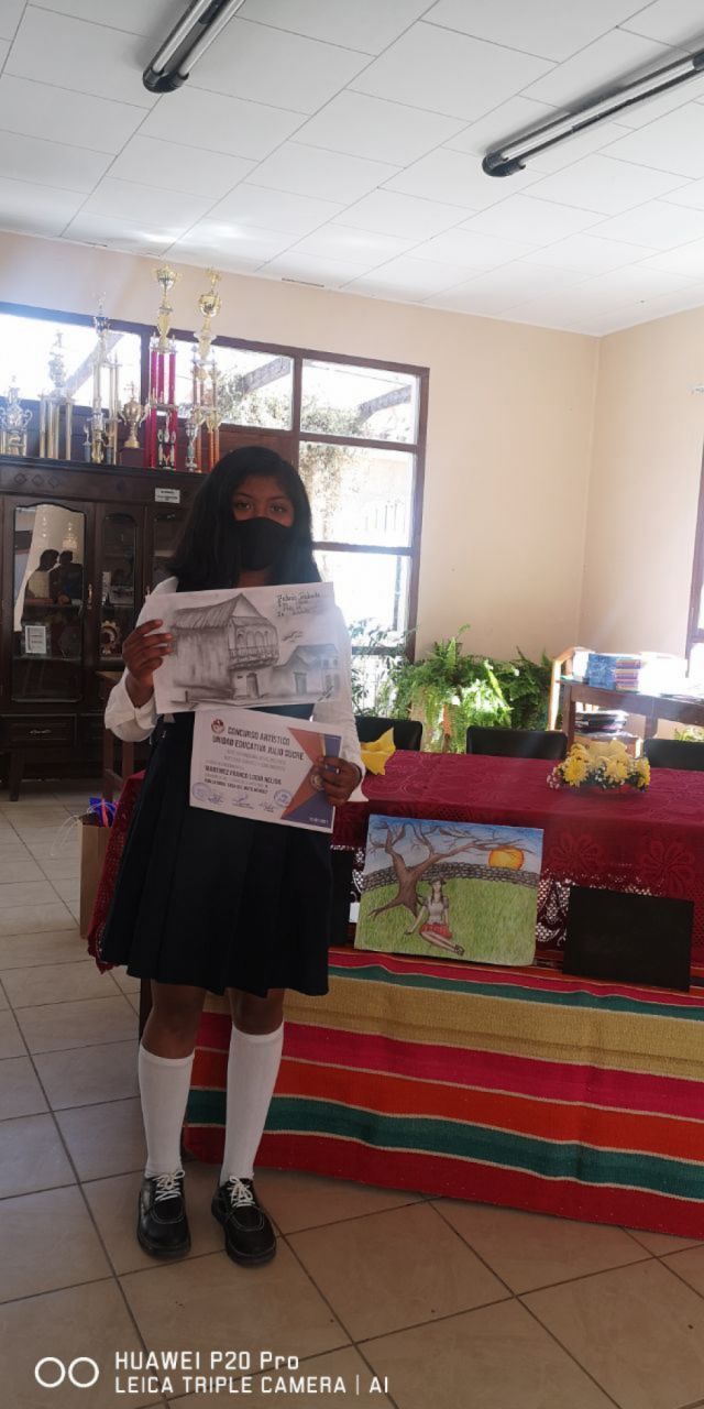 Lodia Nelida Martinez Franco 1° lugar en dibujo.