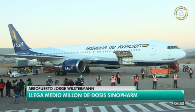 Bolivia recibe un lote de 500 mil dosis de la vacuna Sinopharm y medicamentos contra el Covid