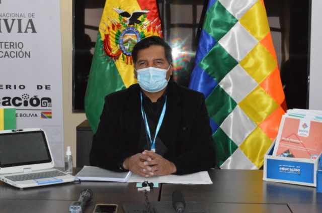 Vinculan al ministro Quelca en "tráfico de cargos" para Educación y maestros piden su destitución