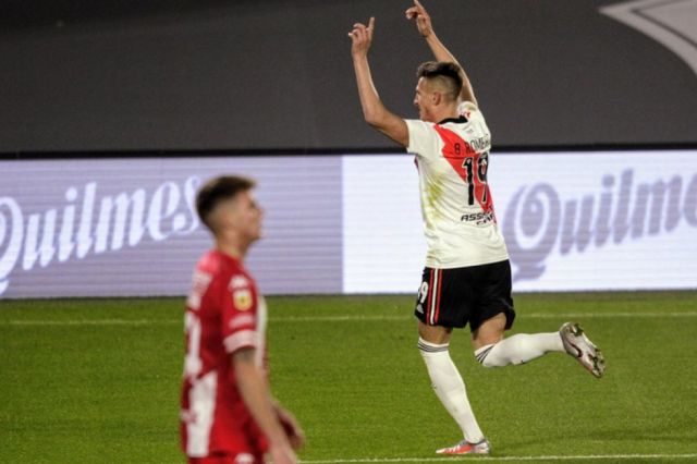 River goleó 4-0 a Unión y  logró su primer triunfo