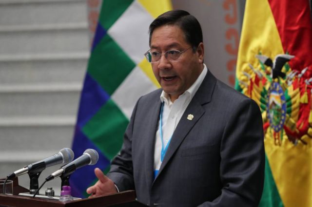 Arce acusa a la "derecha" de atacar la vacunación y que la Sputnik-V representa el 25% del total