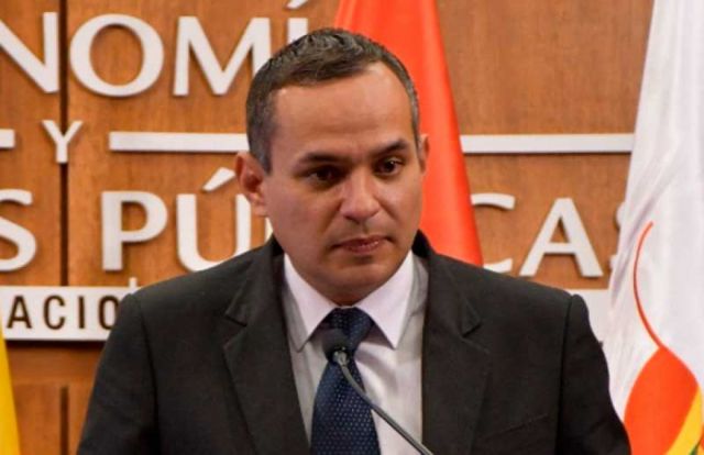 Juez dicta detención domiciliaria para Schlink